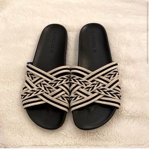 *DISO* Rothy’s Hemp Slides in Black and Tan